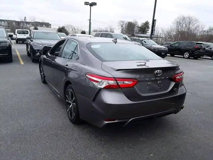 2020 Toyota Camry SE Auto