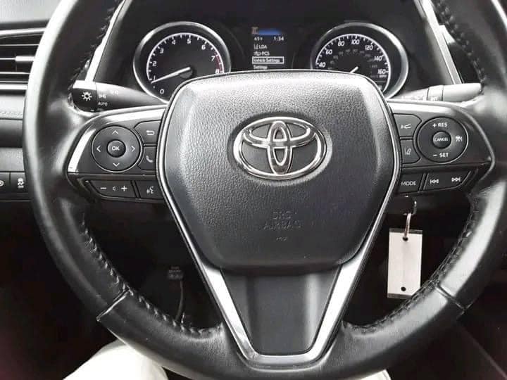 2020 Toyota Camry SE Auto