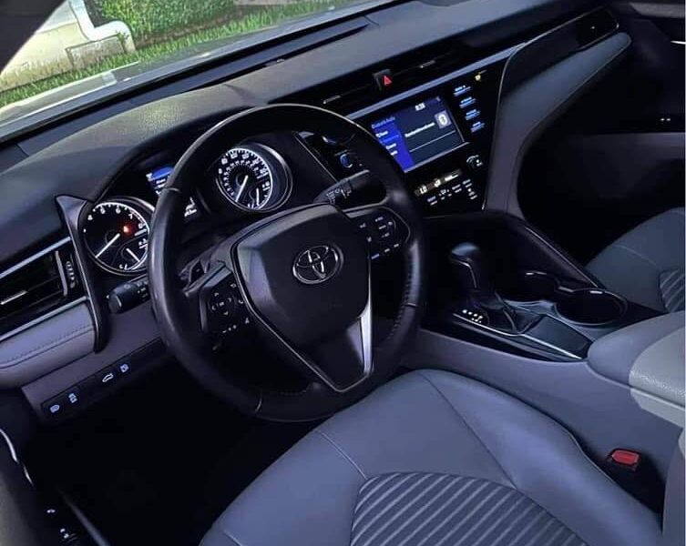 2018 Toyota Camry • SE Sedan 4D