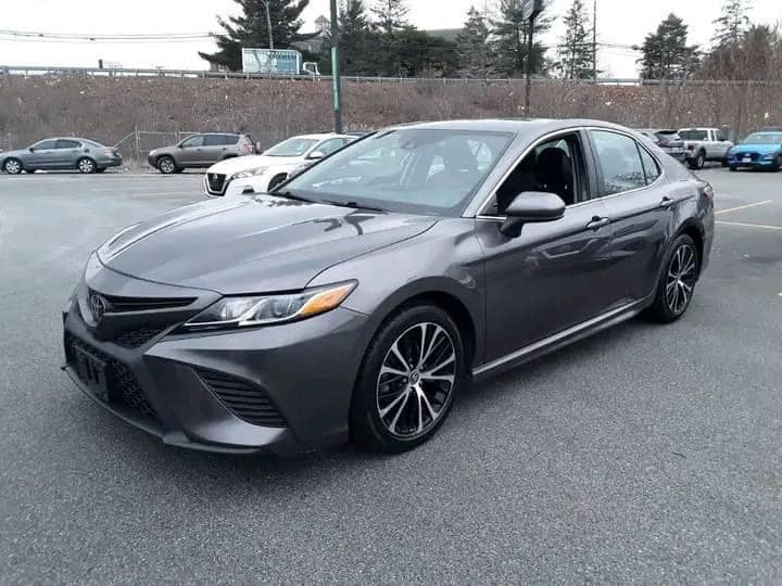 2020 Toyota Camry SE Auto