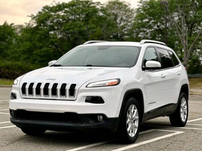 2016 Jeep Cherokee· Latitude Sport