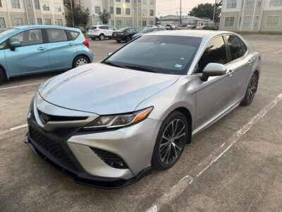 2018 Toyota Camry • SE Sedan 4D