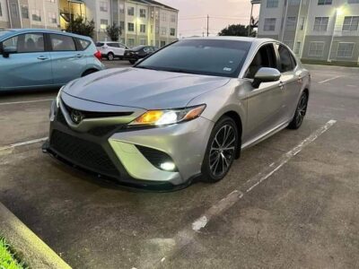 2018 Toyota Camry • SE Sedan 4D