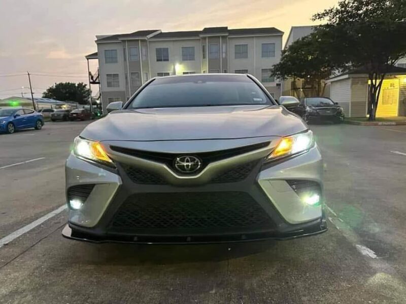 2018 Toyota Camry • SE Sedan 4D